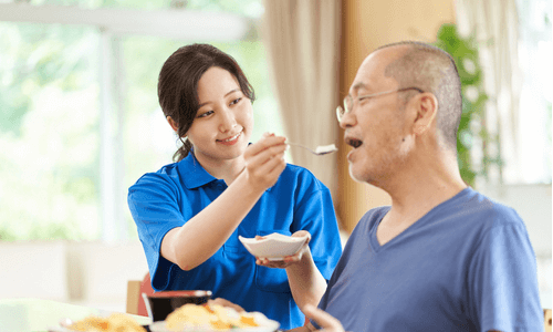 患者の食事介助・入浴介助