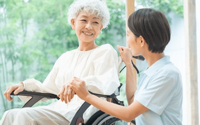 継続的な看護を提供する腫瘍内科病棟の看護師