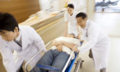 入退院や手術対応に追われる整形外科病棟の看護師