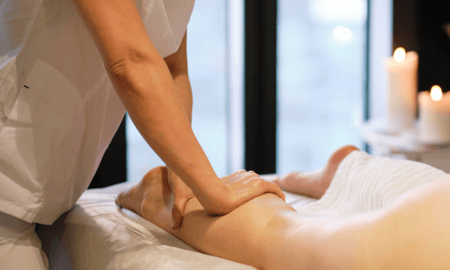 リンパ浮腫ケアの専門資格を取得する看護師