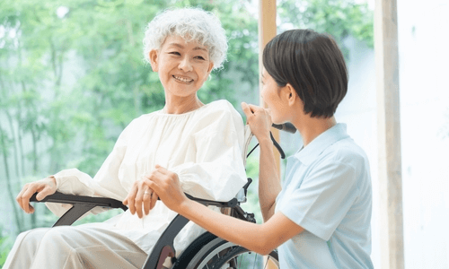 認知症患者とじっくり関わる看護師