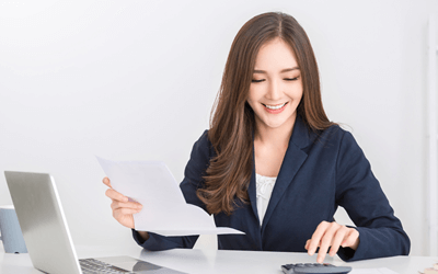 制作物や事務処理や他部署との打ち合わせ