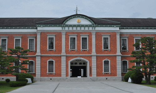 公募の試験に合格し自衛隊衛生学校で教育を受ける